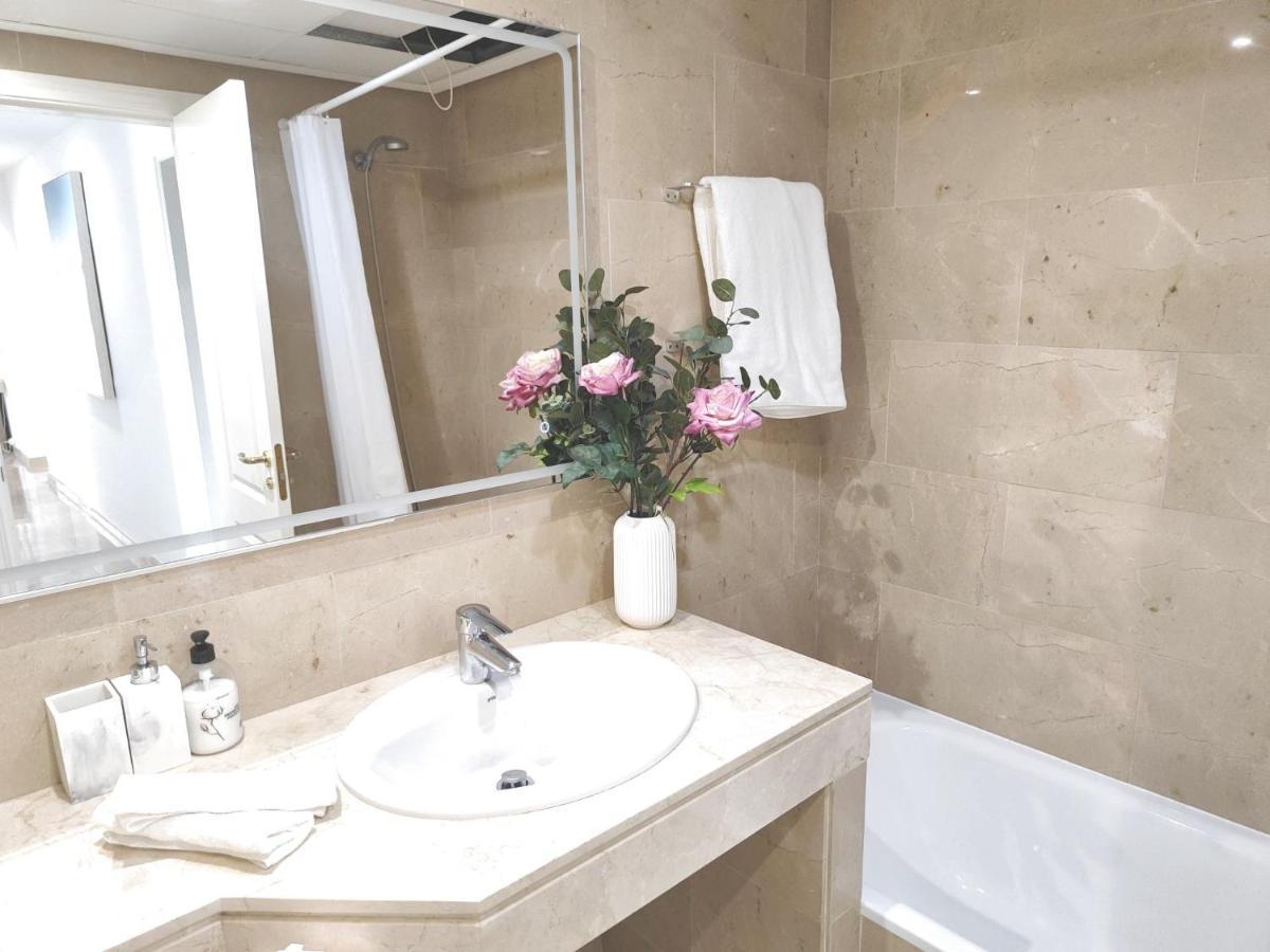 15 First Line Penthouse With Wonderful Seaview Near Duquesa Golf Manilva Andalucia Leilighet Eksteriør bilde